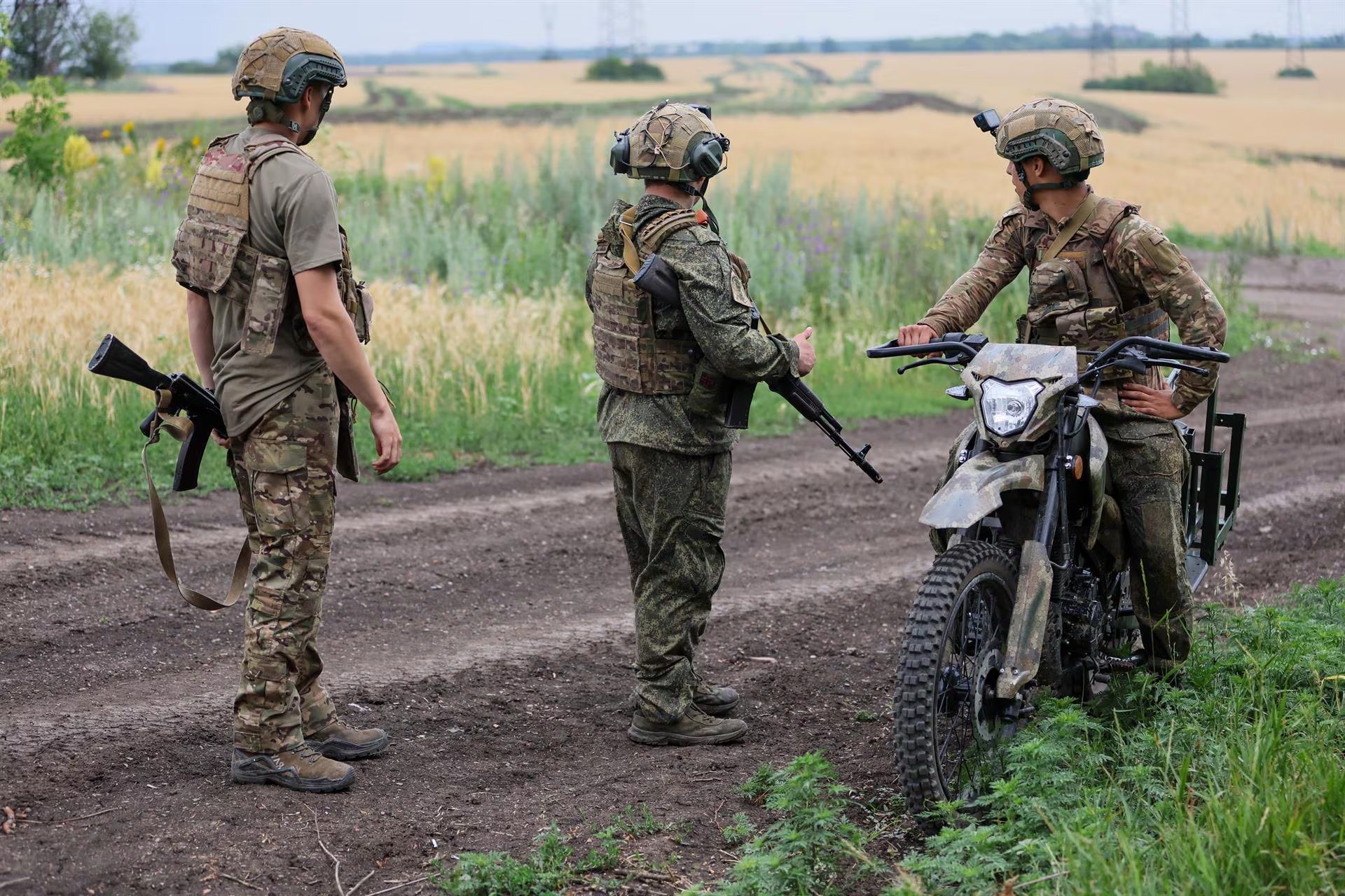Los ataques con drones alcanzaron además puntos de almacenamiento y manejo de drones en Briansk, Kursk, Donetsk, Dnipropetrovsk y Zaporizhzhia.