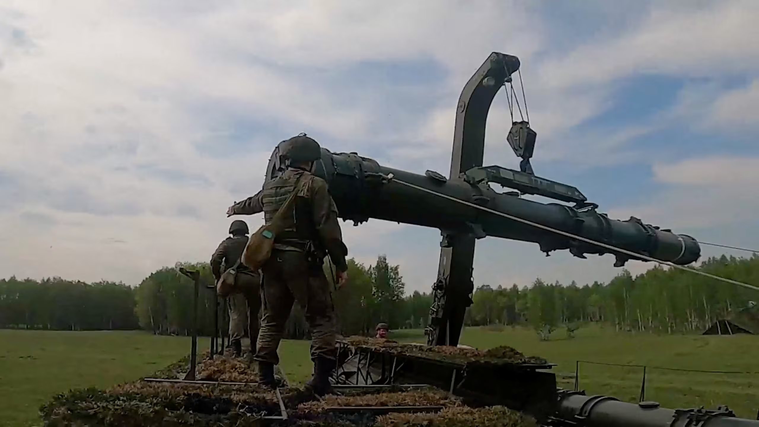 Militares rusos participan en un ejercicio de fuerzas nucleares en una ubicación no identificada de Rusia (Ministerio de Defensa de Rusia/Material facilitado vía REUTERS/Archivo)