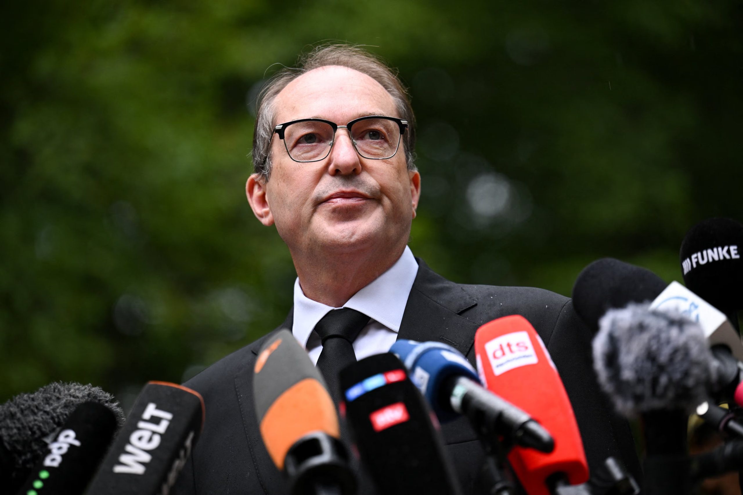 Alexander Dobrindt, ministro del Interior, interrumpió sus vacaciones y acudió personalmente al aeropuerto de Leipzig tras el hallazgo (Reuters)
