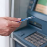 Bancos privados garantizan atención durante el feriado del 10 de agosto