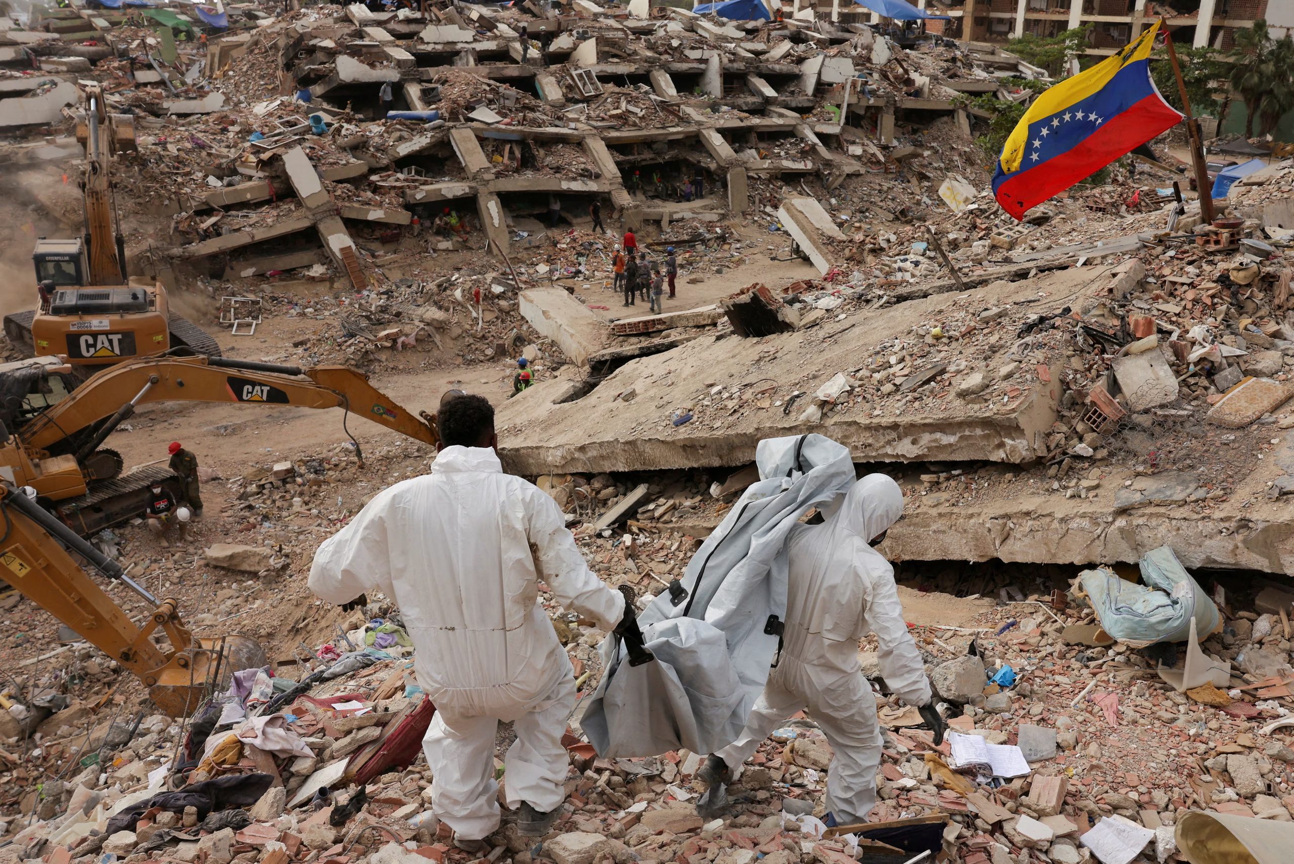 El Banco Mundial estimó en 19.600 millones de dólares los daños físicos directos por los dos terremotos y advirtió sobre efectos económicos durante la próxima década. (REUTERS/Gaby Oraa)