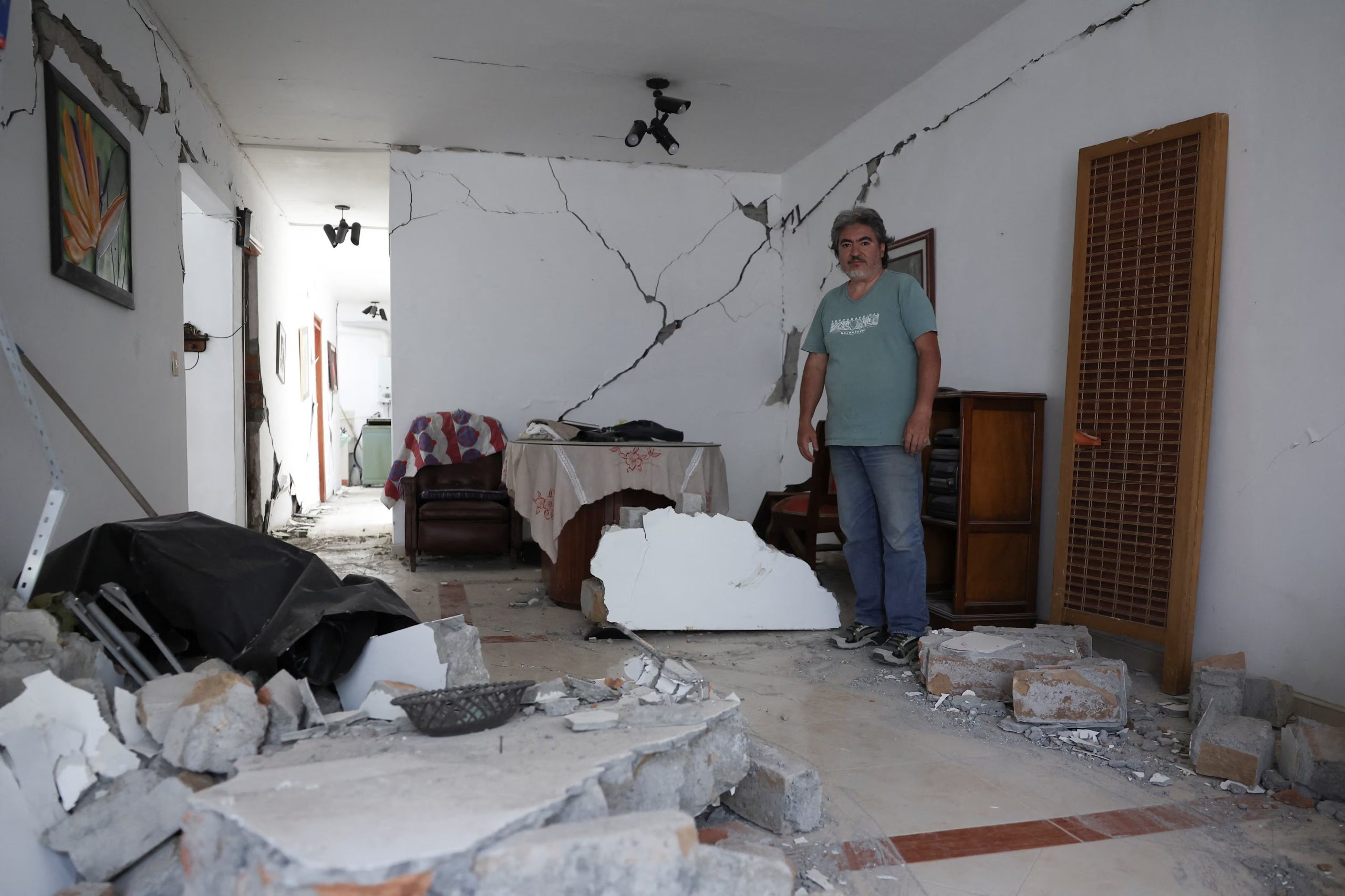 El Gobierno nacional anunció en Pereira subsidios de arriendo y evalúa congelar los alquileres para las familias afectadas por el terremoto - crédito Luisa González/Reuters