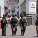 Ecuador despliega a 57.068 policías para garantizar la seguridad en el feriado del 10 de agosto