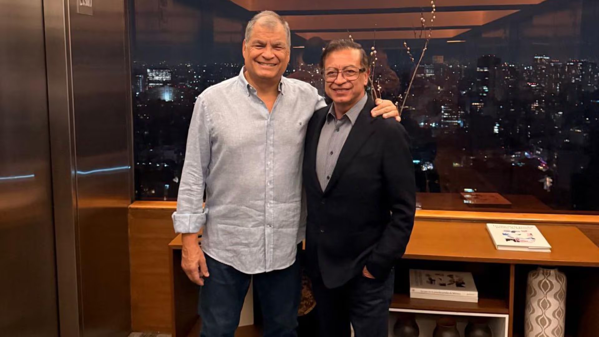 El exjefe de Estado confesó al expresidente de Ecuador Rafael Correa que tuvo problemas para salir de Colombia rumbo a México - crédito @MashiRafael/X