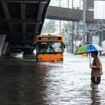 Inundaciones en Bangkok paralizan trenes y autobuses; declaran zona de desastre