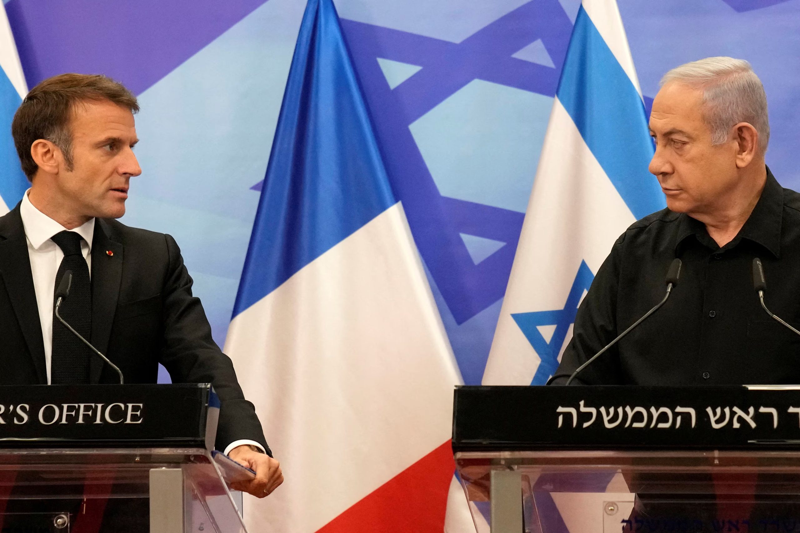 Las relaciones entre Netanyahu y Macron ya estaban deterioradas por la iniciativa encabezada por el presidente francés para que varios países occidentales reconocieran un Estado palestino durante la Asamblea General de la ONU del año pasado (REUTERS)