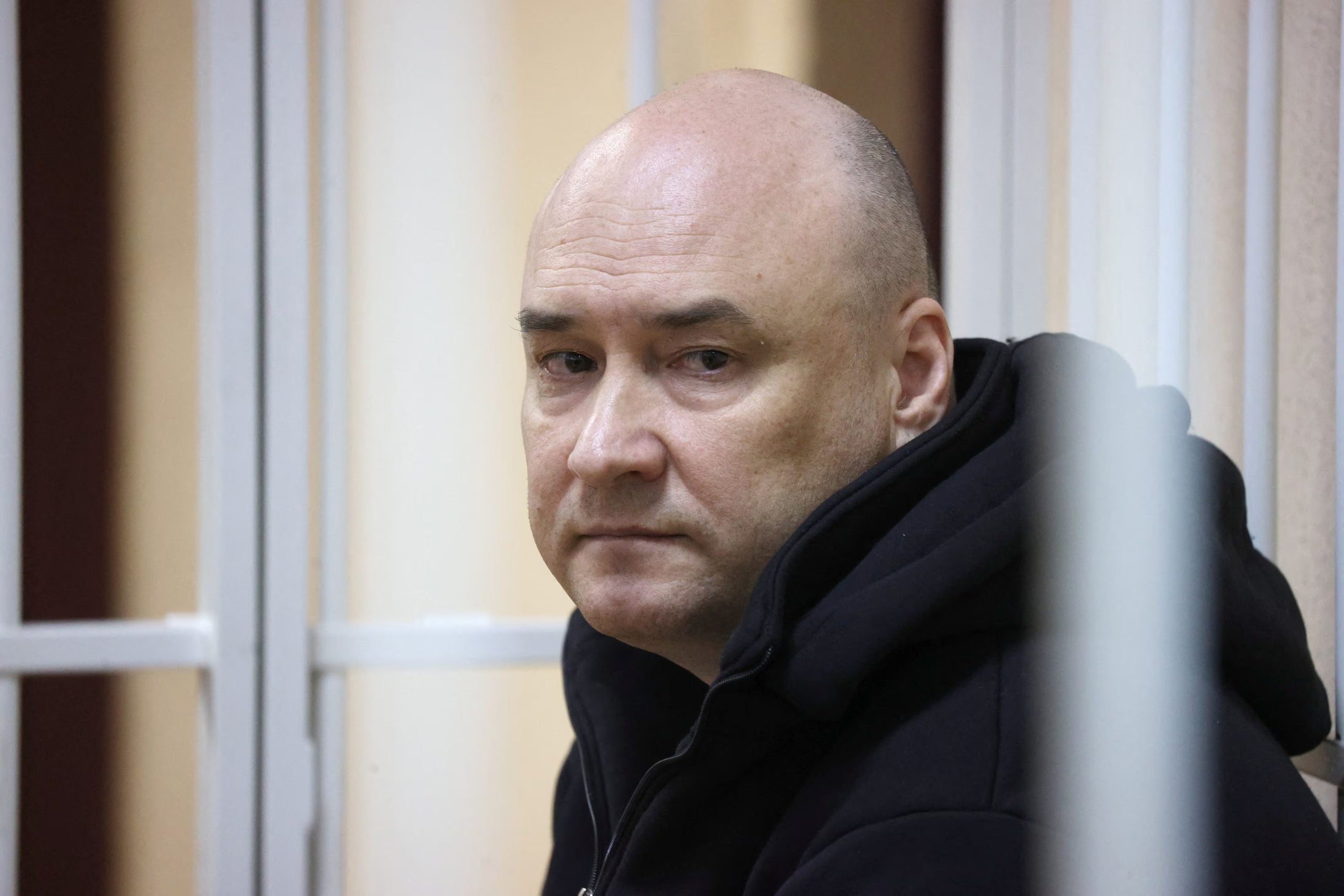 Valiantsin Stefanovich, miembro del grupo de derechos humanos Viasna, fue liberado tras permanecer encarcelado bajo cargos considerados de motivación política (Reuters)