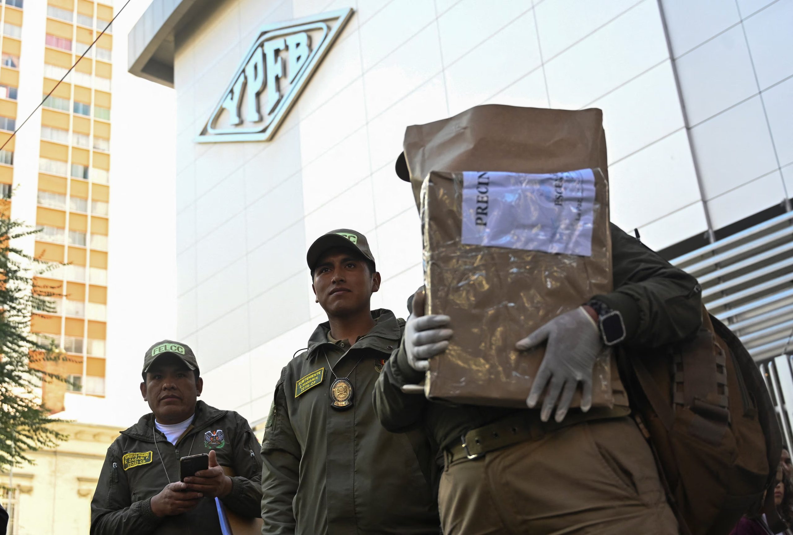 La estatal petrolera ya estuvo bajo un proceso de investigación en abril, cuando se incautó documentación de sus oficinas. REUTERS/Claudia Morales