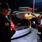 Puntos de control y convoys, la estrategia policial en Guayaquil y cantones vecinos durante operativos por toque de queda