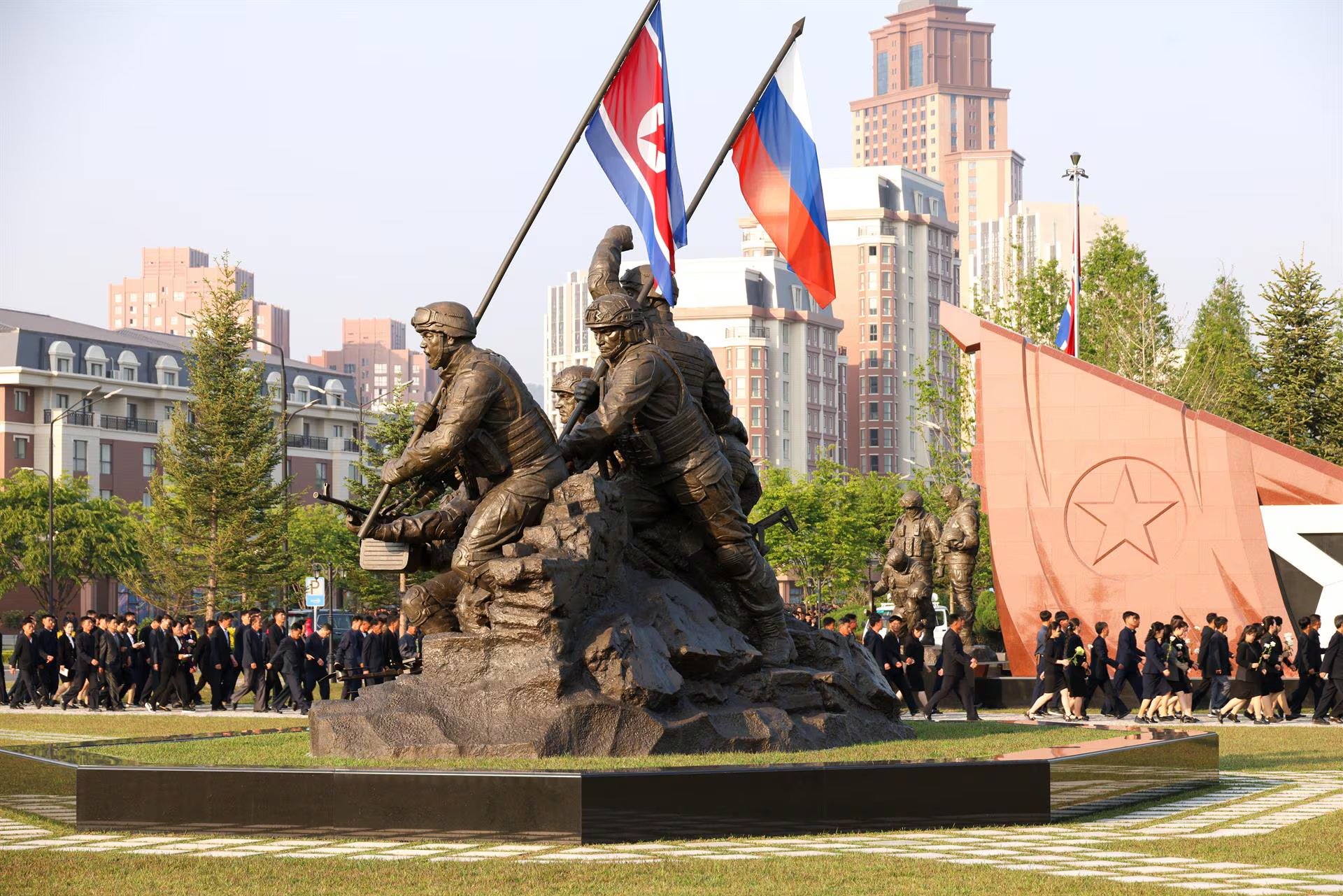 El monumento de Corea del Norte a sus soldados que respaldaron a Rusia en la invasión a Ucrania (Europa Press)