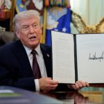Trump firma ley que endurece sanciones contra Irán y la flota oculta de Rusia