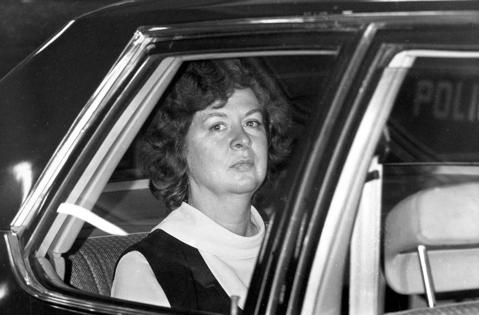 A comienzos de la década de 1970 la vida de Moore comenzó a desplazarse hacia ambientes políticos cada vez más radicalizados (Grosby)