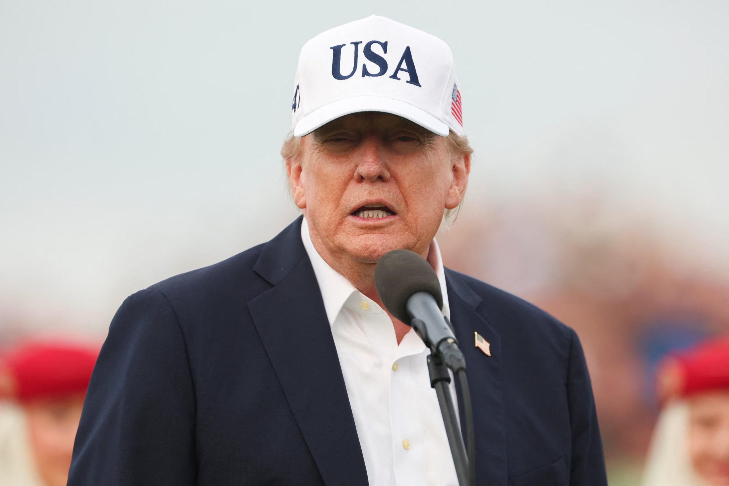 Trump acusó a Irán de prolongar el conflicto para perjudicarlo políticamente y afirmó que la guerra podría terminar después de las elecciones de medio término (REUTERS)
