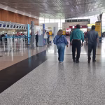 Aeropuerto de Guayaquil recomienda a pasajeros permanecer en la terminal si llegan durante el toque de queda