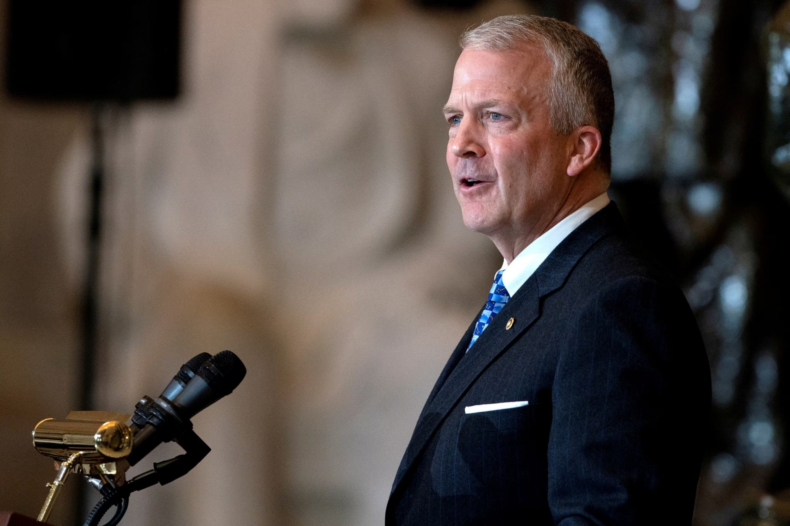 Dan Sullivan rechazó la resolución para limitar las operaciones de Donald Trump contra Irán (Reuters)