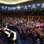 Senado de EE.UU. rechaza frenar ataques contra Irán por un voto