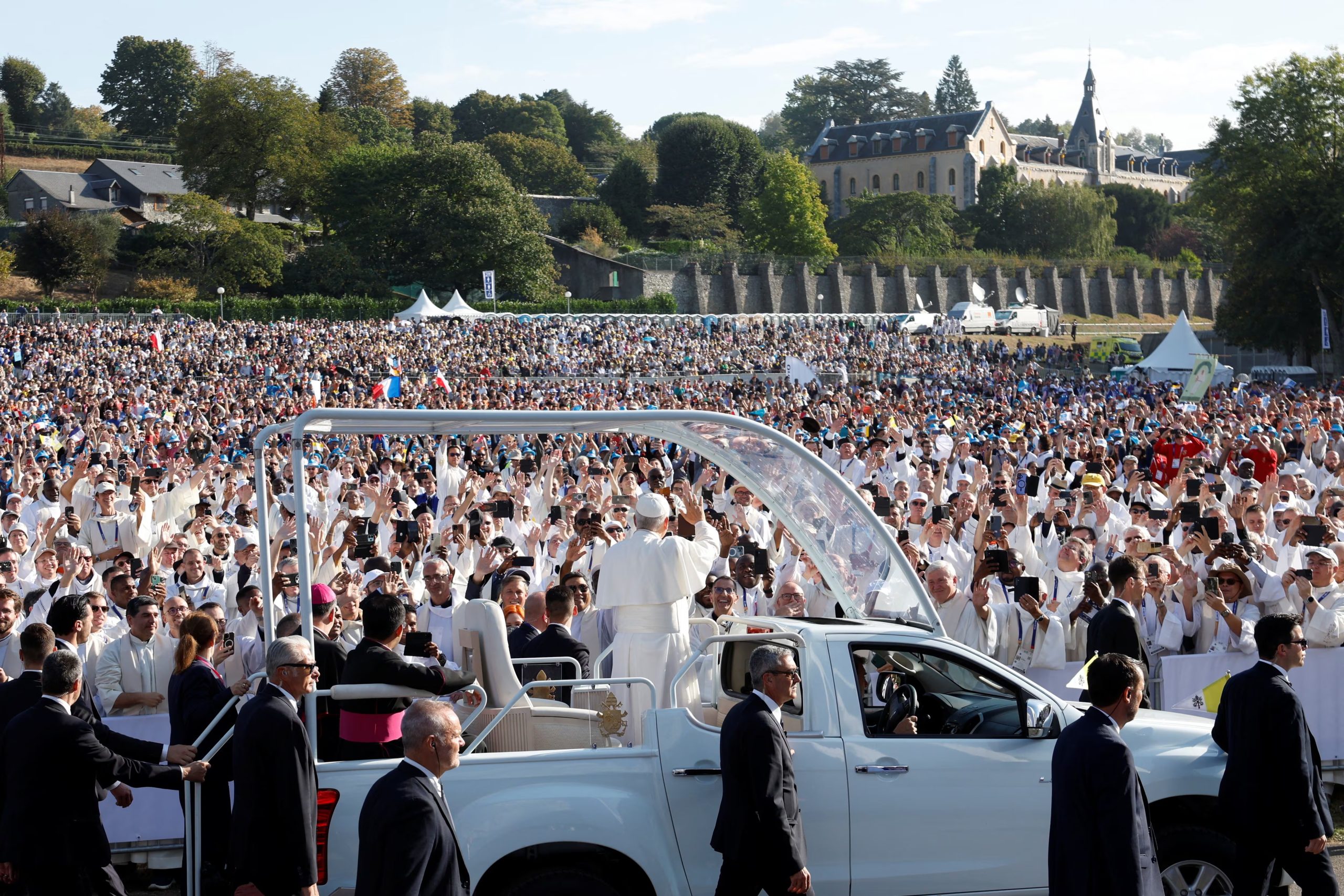 El papa, en Lourdes. (Remo Casilli/Reuters)