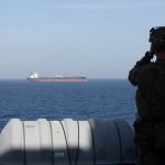 Petróleo cae a 102 dólares tras apertura de Trump a diálogo con Irán