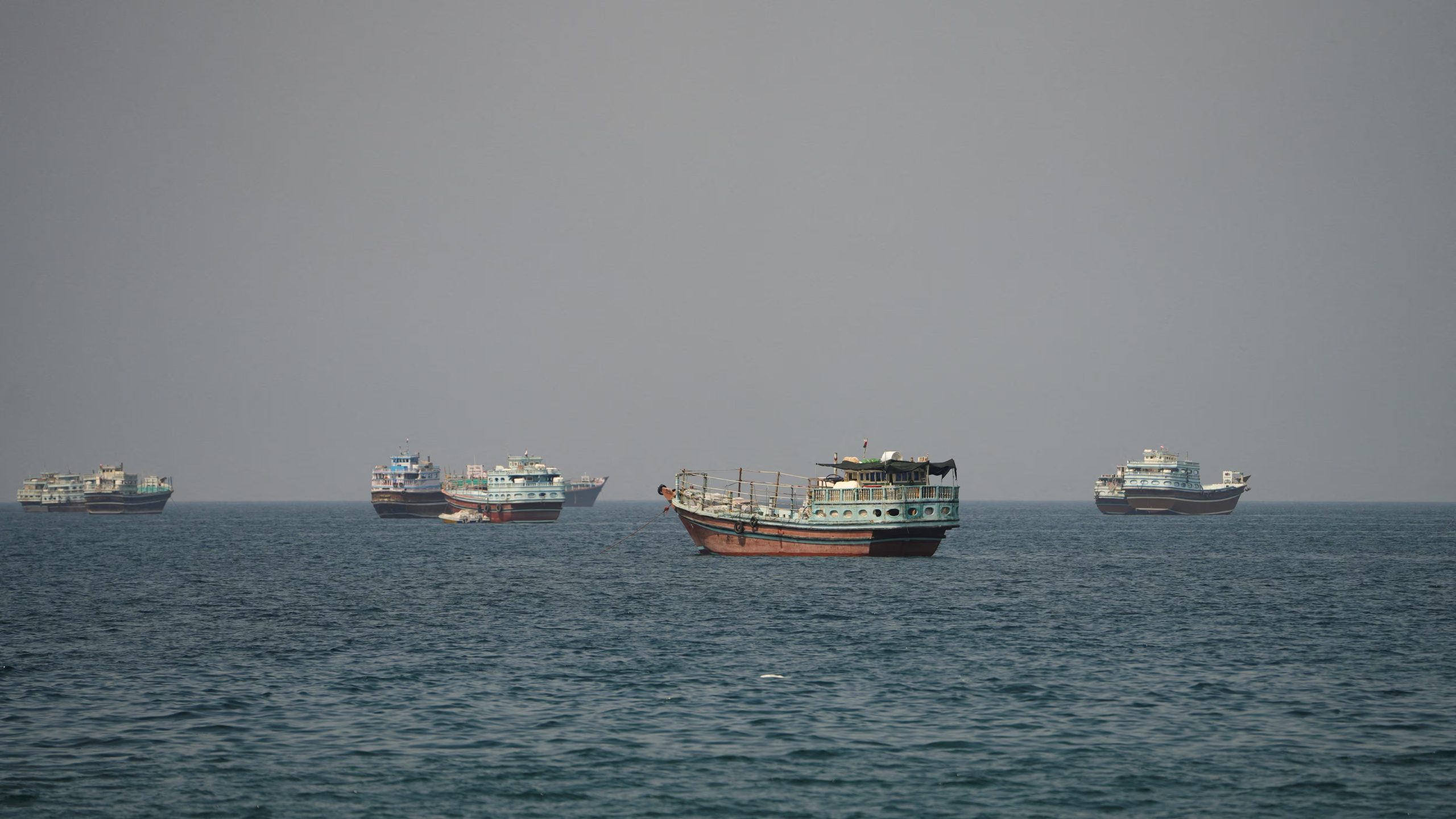 El estrecho de Ormuz permanece en el centro de las negociaciones debido a su importancia para el transporte de hidrocarburos desde los países del Golfo (REUTERS)