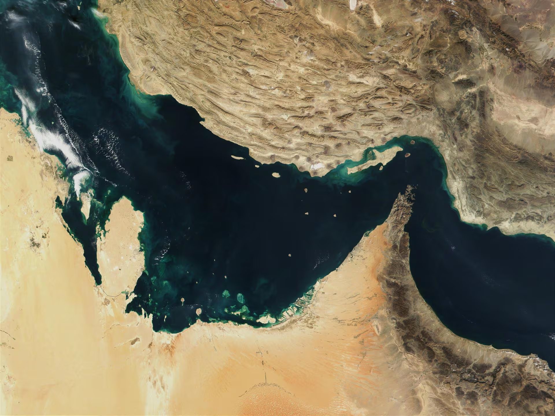 La guerra entre Estados Unidos e Irán interrumpió el tráfico en el estrecho de Ormuz, una ruta por la que pasaba el 20% del crudo mundial.