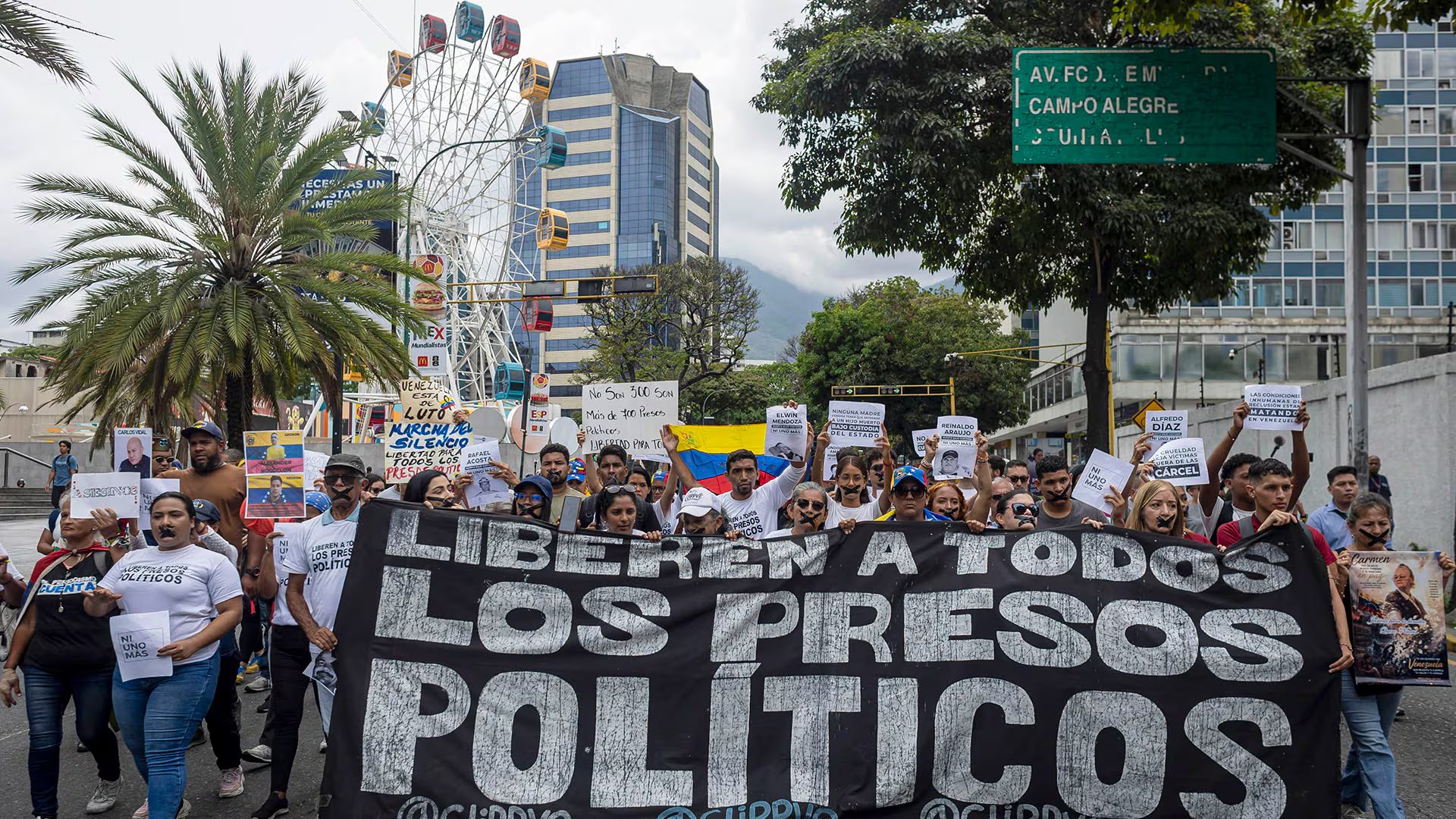 Familiares de los presos políticos recorren distintas instituciones esta semana para exigir la liberación de sus seres queridos. EFE/ Miguel Gutiérrez
