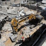 Hamás: Israel borra pruebas de crímenes al retirar escombros