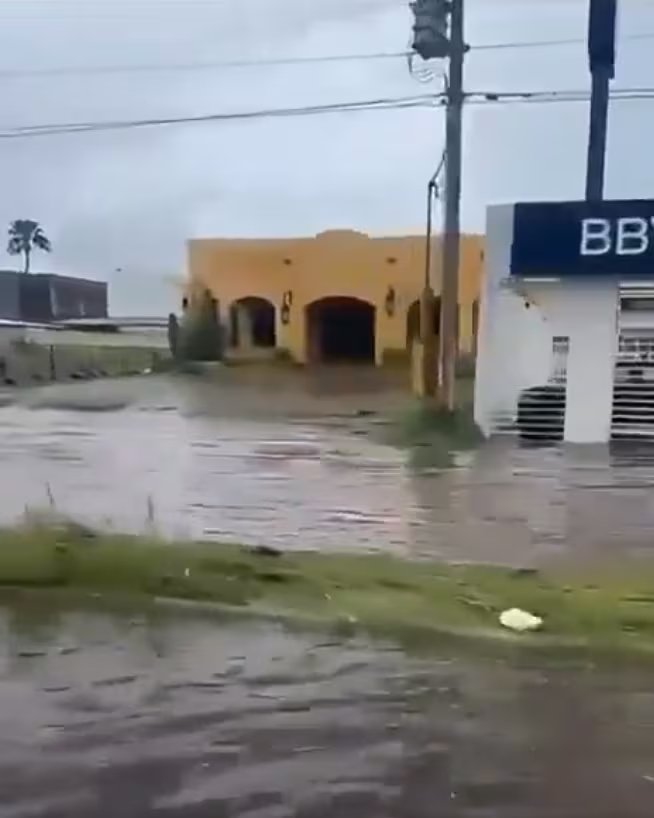La mañana de este 28 de septiembre se registraron inundaciones en Sonora. (captura de pantalla)