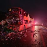 Choque entre bus y camión deja 15 heridos en una vía de Balzar