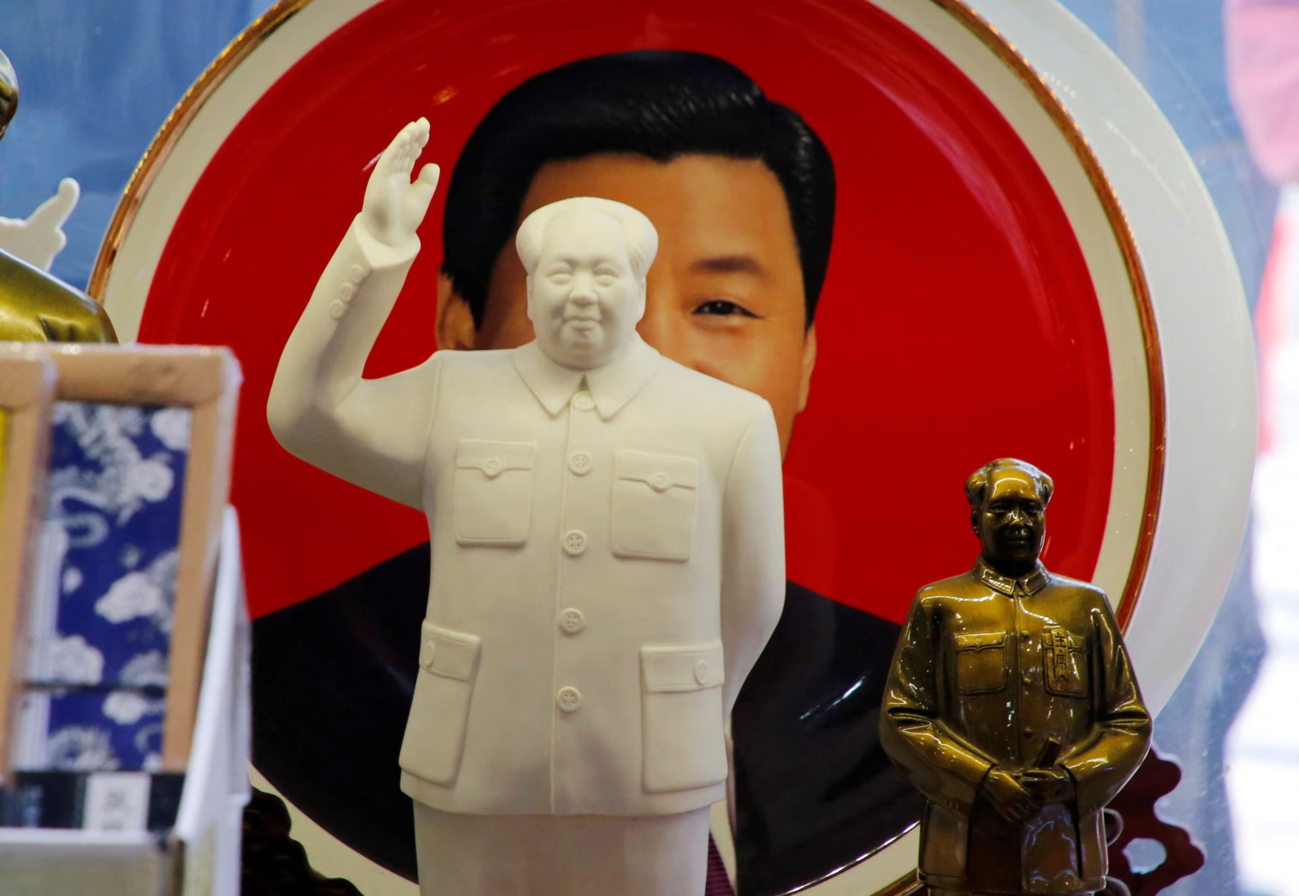 Los reclusos denunciaron privación de sueño, comida y agua, descargas eléctricas, temperaturas gélidas, encierro en jaulas de hierro y suspensión de las muñecas en China. (REUTERS/ARCHIVO)