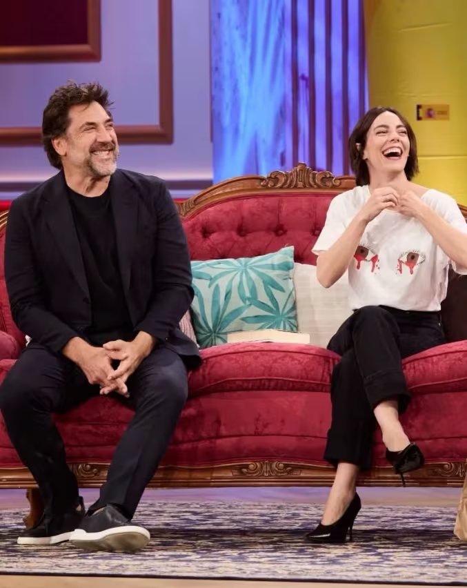 Javier Bardem y Victoria Luengo en 'La Revuelta'. (RTVE)