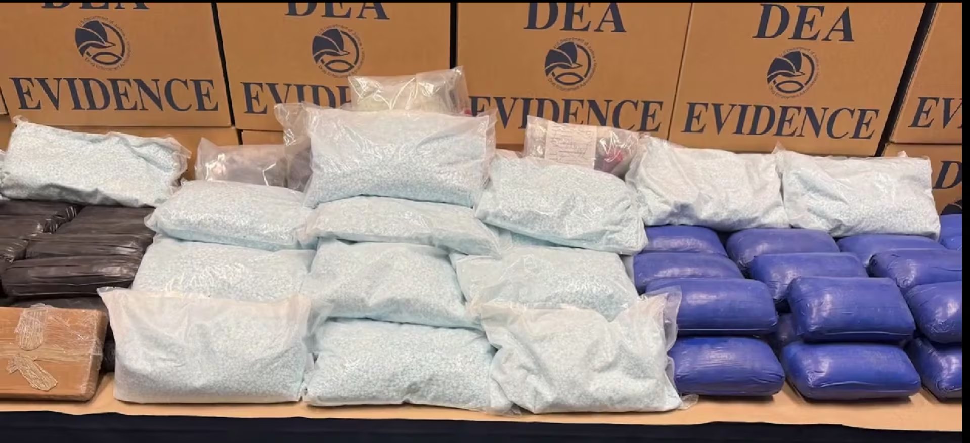 Parte de los decomisos mostrados por la agencia antidrogas. Crédito: DEA