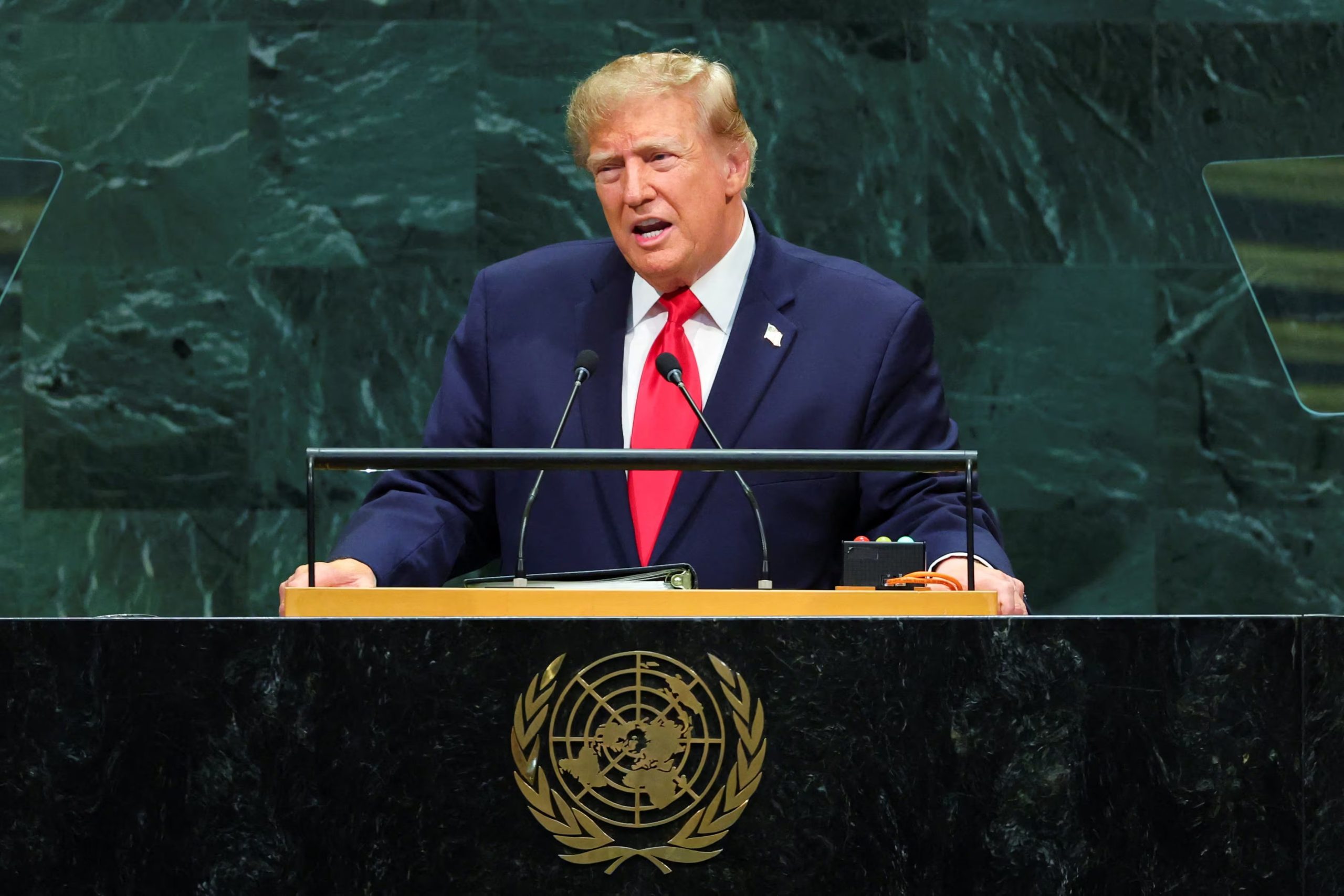 La discusión tecnológica llega un día después de que el presidente de Estados Unidos, Donald Trump, rechazara en su discurso ante la Asamblea General la posibilidad de establecer regulaciones internacionales sobre inteligencia artificial (REUTERS)