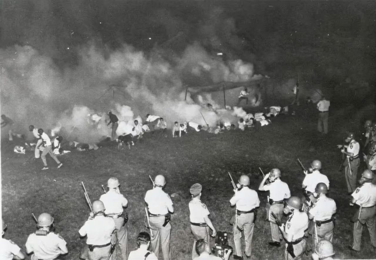 Cuatro años después de la noche de Ole Miss, la policía de Misisipi reprime a manifestantes de la 
