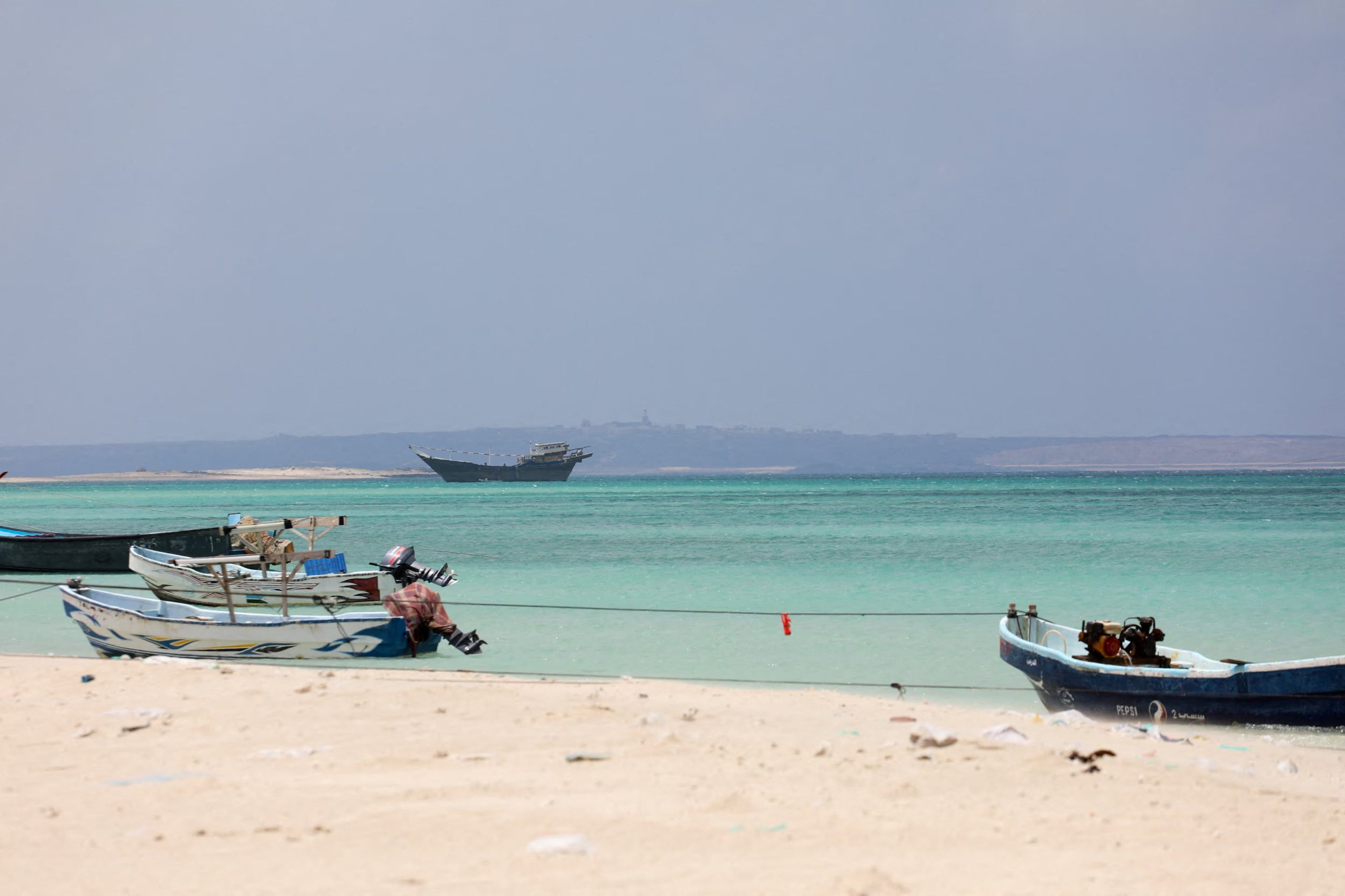 Imagen de archivo de embarcaciones en la costa de Bab el-Mandeb, Yemen (REUTERS/Archivo)