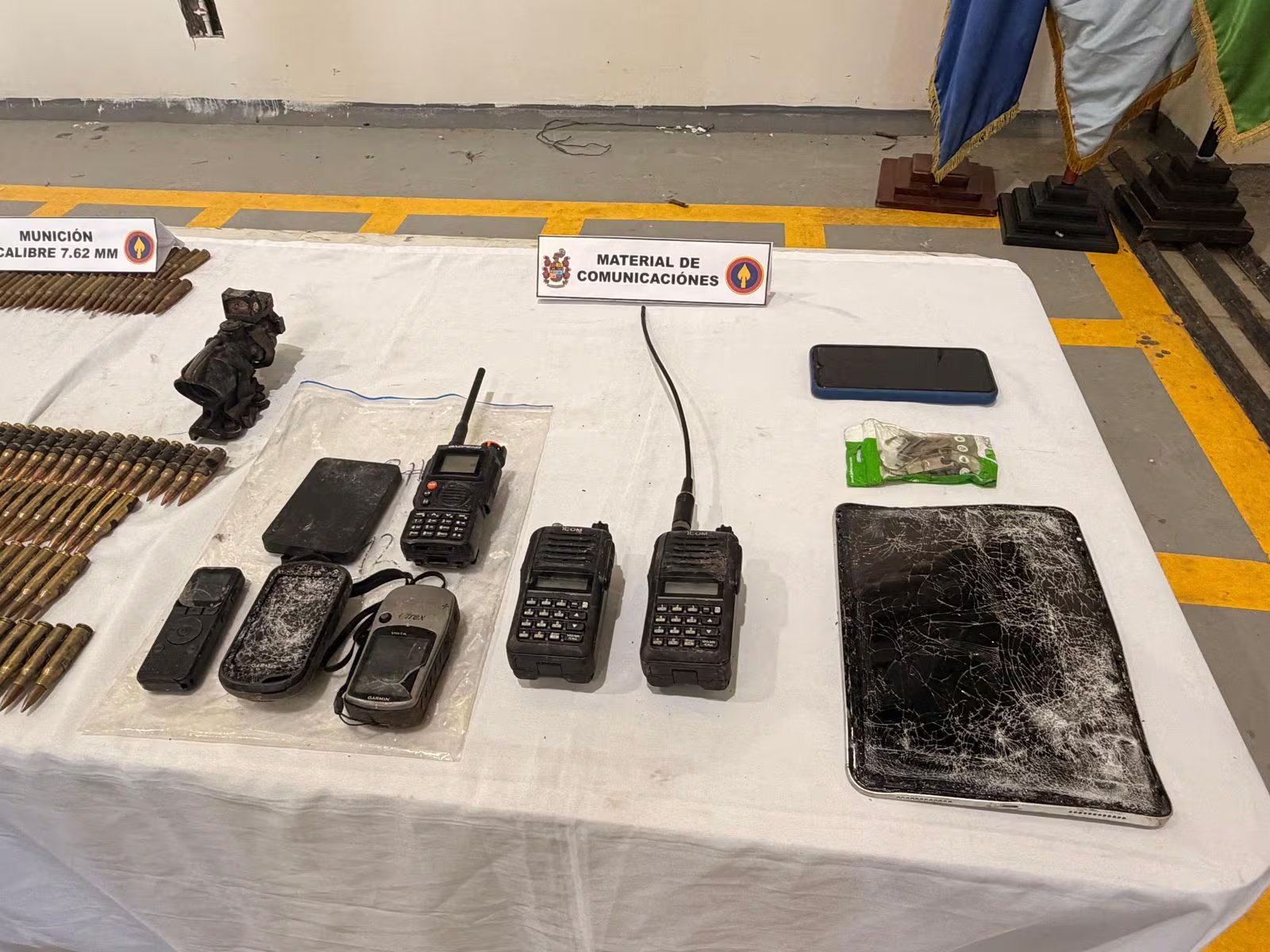 En la operación también incautaron material de comunicaciones - crédito prensa Fuerzas Militares