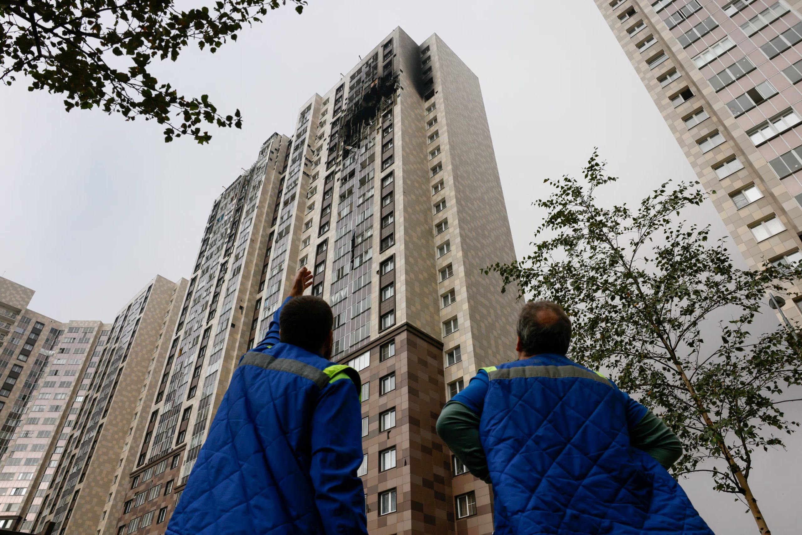 La ofensiva sobre Moscú dejó tres muertos, más de veinte heridos, daños en sectores residenciales y la evacuación de unas 400 personas tras un incendio en un edificio. (REUTERS/Stringer)