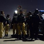 Dos policías muertos al proteger vacunación contra polio en Pakistán