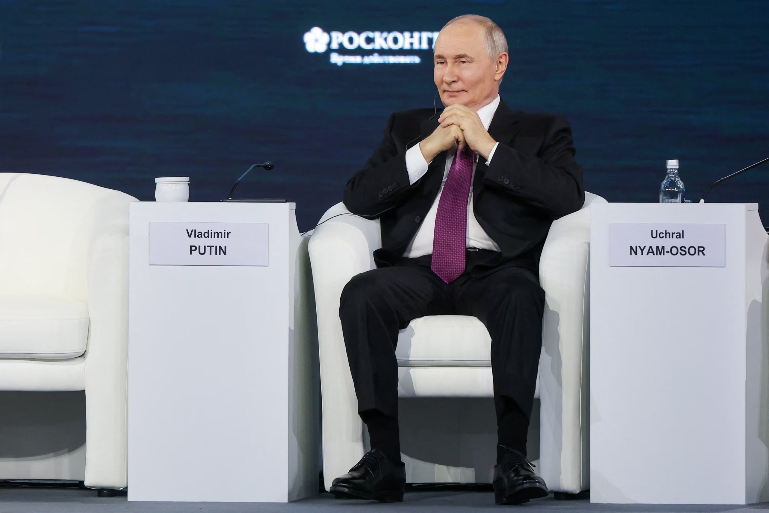 El presidente ruso, Vladímir Putin, durante su intervención en el Foro Económico Oriental en Vladivostok. Reconoció daños en la infraestructura petrolera rusa por los ataques ucranianos (Vyacheslav Viktorov/Roscongress/Handout via REUTERS)