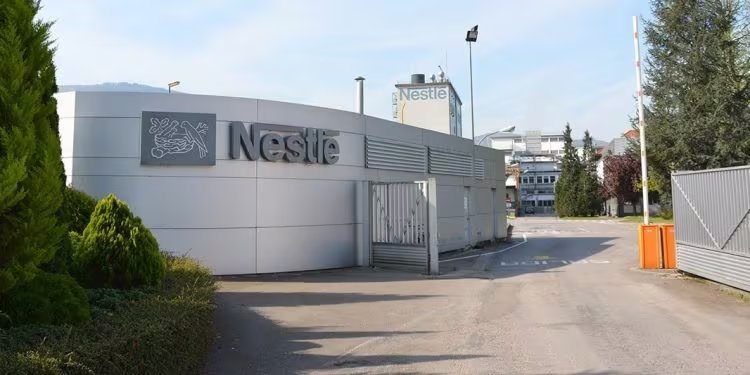 Putin ordena transferir los activos de Nestlé, Auchan y Leroy Merlin en Rusia a una empresa dirigida por un general (Europa Press)