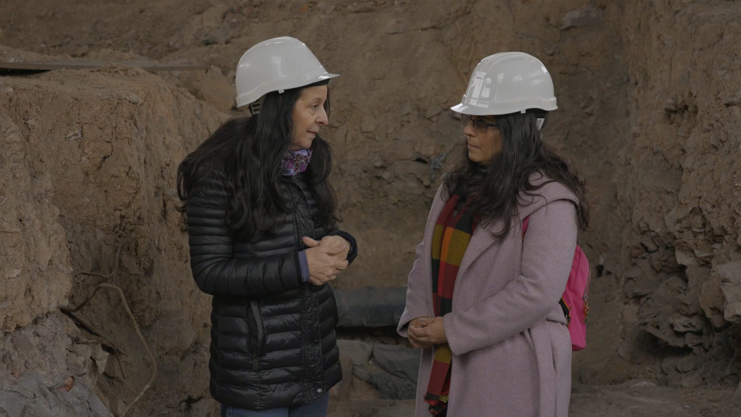 Kalinec junto a Ana María Careaga, sobreviviente de la dictadura
