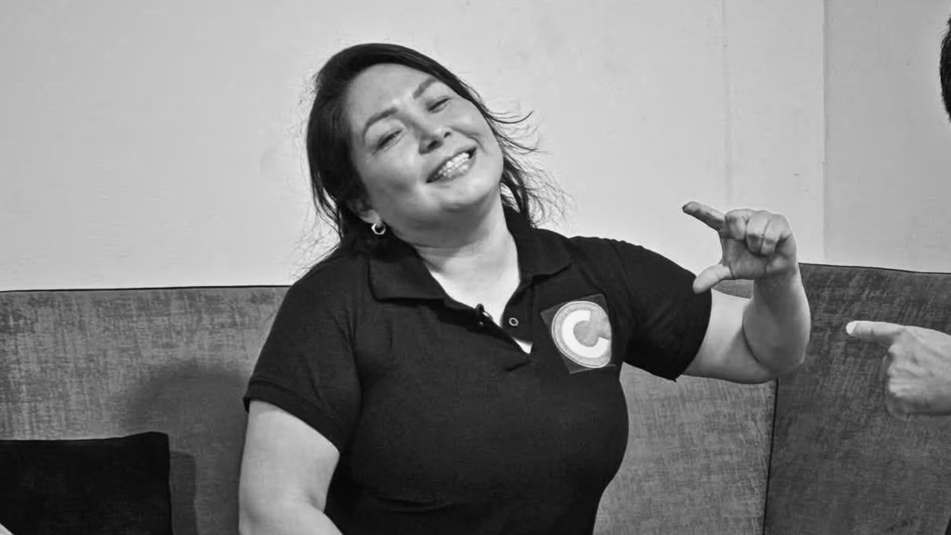 La periodista y candidata al Gobierno Regional de Áncash, Susy Aponte Polo, sonríe durante un evento de campaña del movimiento Socios por Áncash. (Foto: Polémica Noticias - Oficial )