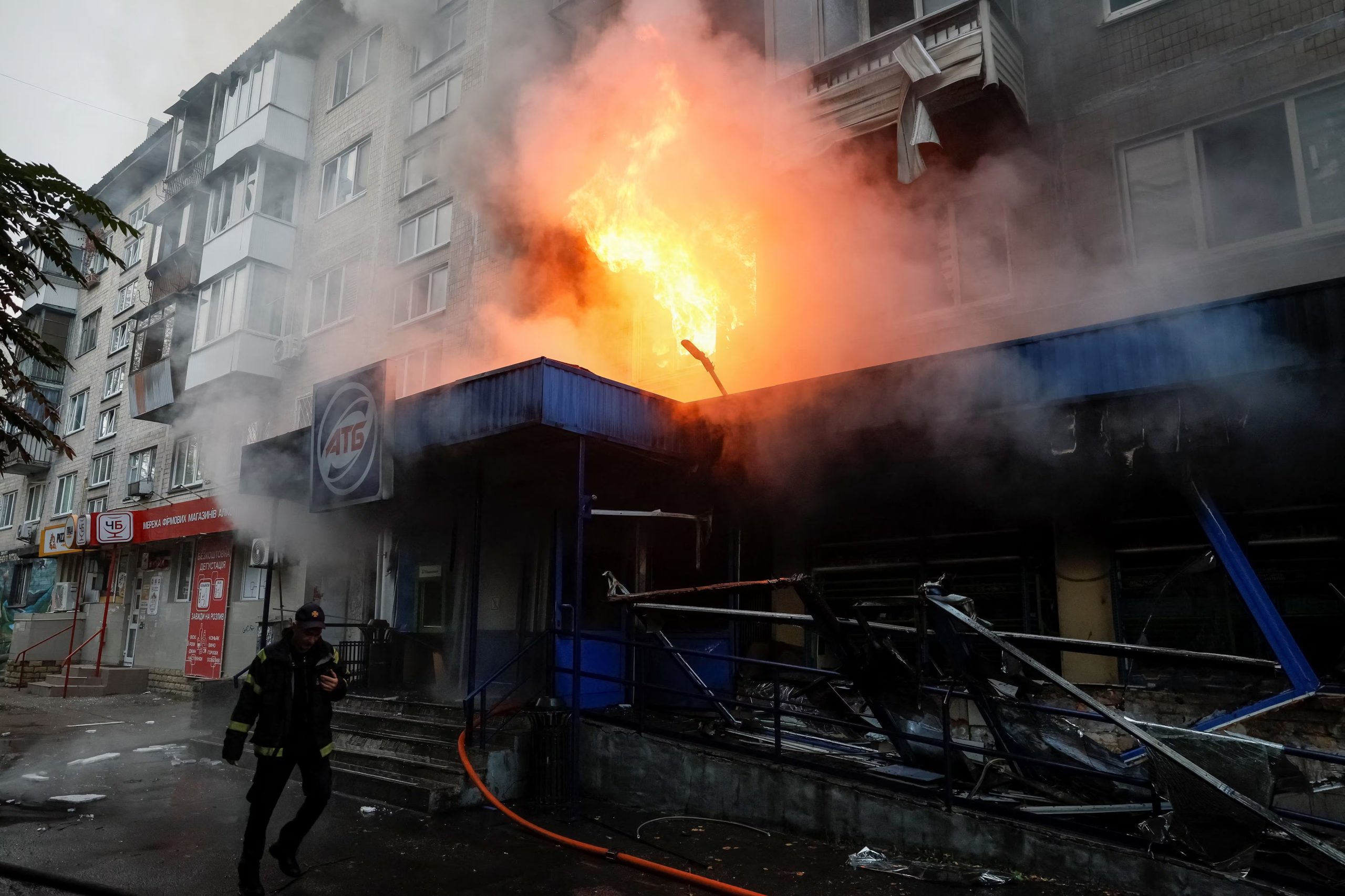 Rusia volvió a atacar objetivos civiles en Kiev (REUTERS/Gleb Garanich)