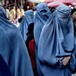 Talibán arresta a mujeres en Kabul y Herat por violar código de vestimenta