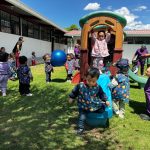 Más de 117.000 niñas y niños de la Sierra y Amazonía retornan a los servicios de desarrollo infantil del MTDH tras el receso vacacional