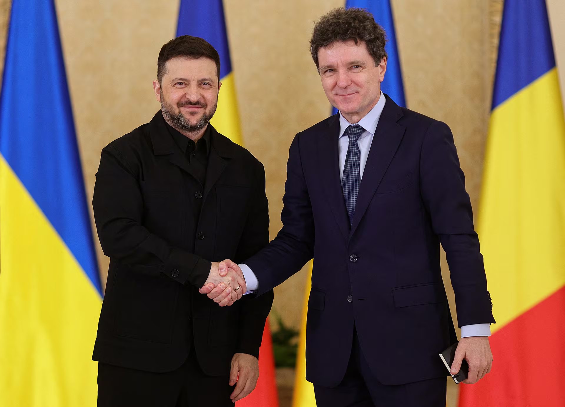 Zelensky y el presidente de Rumanía, Nicușor Dan, abordaron cooperación regional, infraestructura, producción conjunta de drones y seguridad en el mar Negro (Inquam Photos/Octav Ganea via REUTERS)
