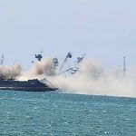 Incendio de barco en el puerto de Manta obliga a evacuar a la tripulación en lanchas