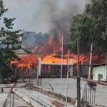 Bomberos atienden incendio estructural en bodega de Huaquillas