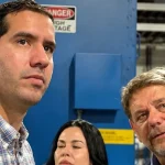 John Manning, CEO de Progen, aporta a la campaña de Donald Trump, aliado de Daniel Noboa