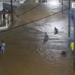 Santa Cruz en emergencia: intensa lluvia inunda barrios y obliga a evacuar viviendas de isla más poblada de Galápagos