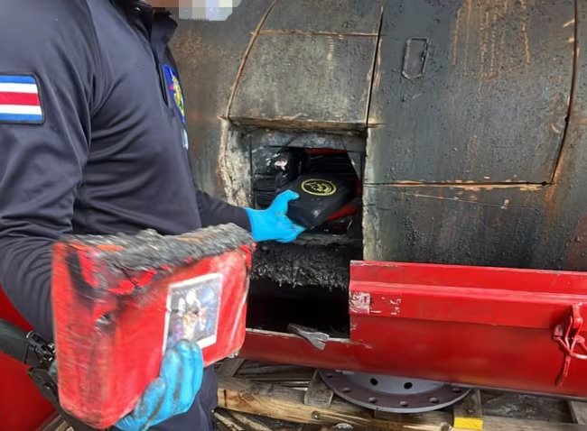 La droga estaba oculta dentro de un cilindro de hierro transportado en un contenedor que fue sometido a revisión mediante escáner. (Crédito: MSP)